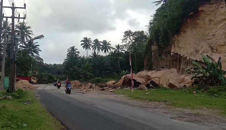 Diguyur Hujan Deras, Tebing Kapur Setinggi 100 Meter di Pangandaran Longsor