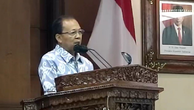 Wayan Koster Tegaskan Larangan Mendaki Gunung di Bali Jalan Terus