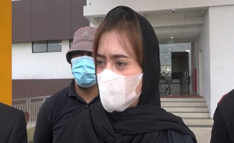 Perempuan Cantik yang Dianiaya Oknum Polwan Diperiksa Propam Polda Riau