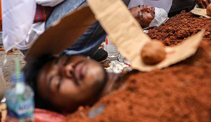 Aksi Kubur Diri, Tolak Penggusuran Makam Syekh Buyut Jenggot - Bagian 2