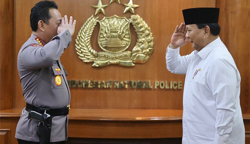 Prabowo Berikan Pistol G2 Elite Silver-Hitam kepada Kapolri, Ini Penampakannya - Bagian 1