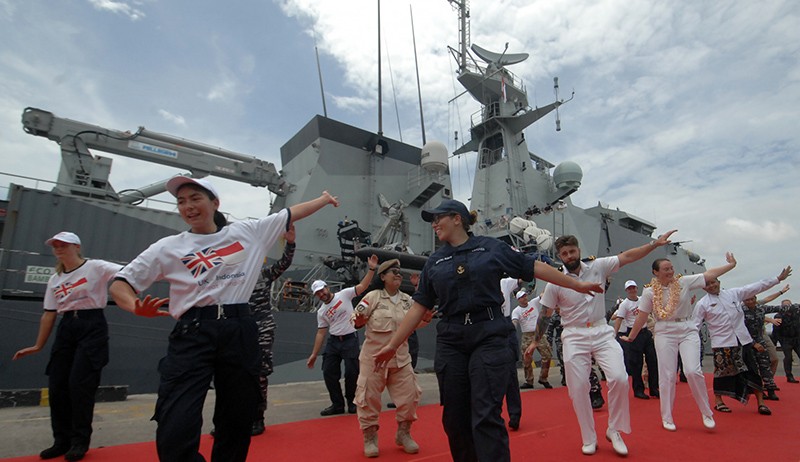 Bawa Misi Keamanan, Kapal Perang Inggris HMS Spey Merapat ke Bali - Bagian 3