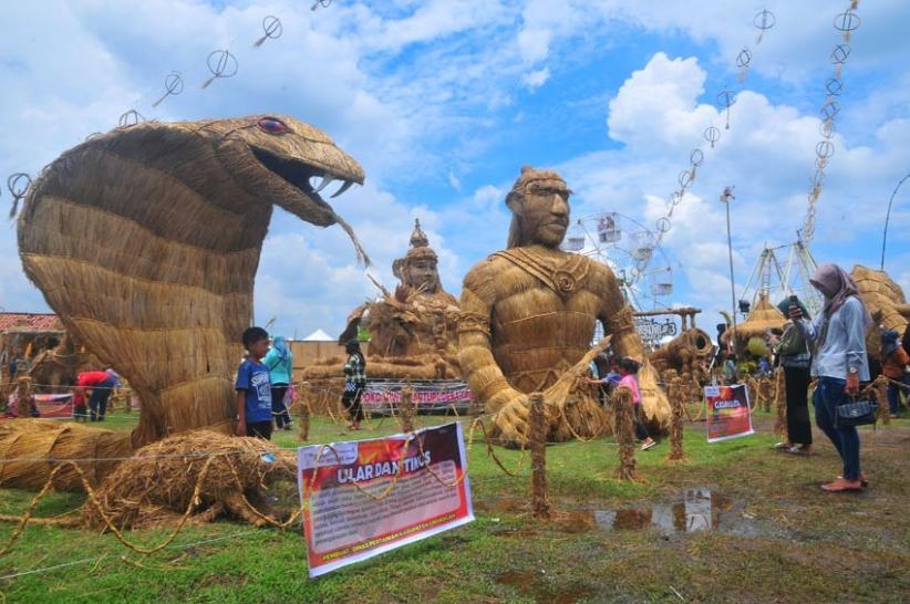 Warga Antusias Kunjungi Festival Jerami di Grobogan - Bagian 1