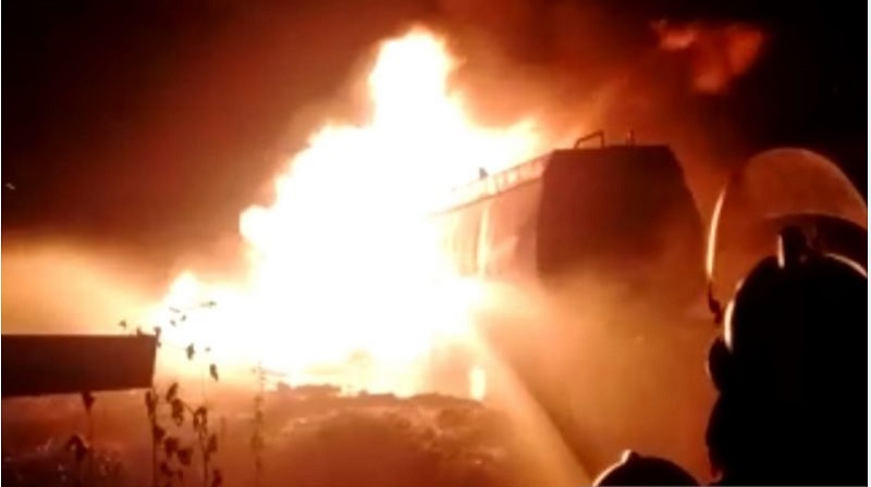 Truk Tangki BBM Terbakar di Galangan Kapal Palembang, Polisi Lakukan Penyelidikan