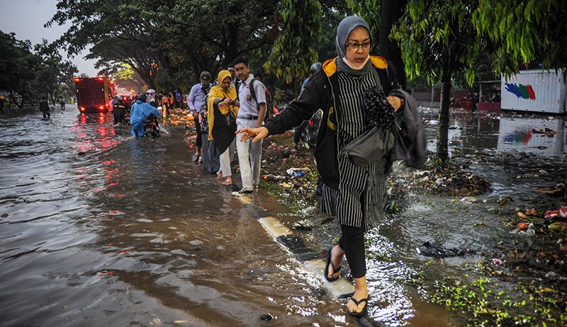 Puluhan Motor Mogok Terendam Banjir di Bandung - Bagian 3