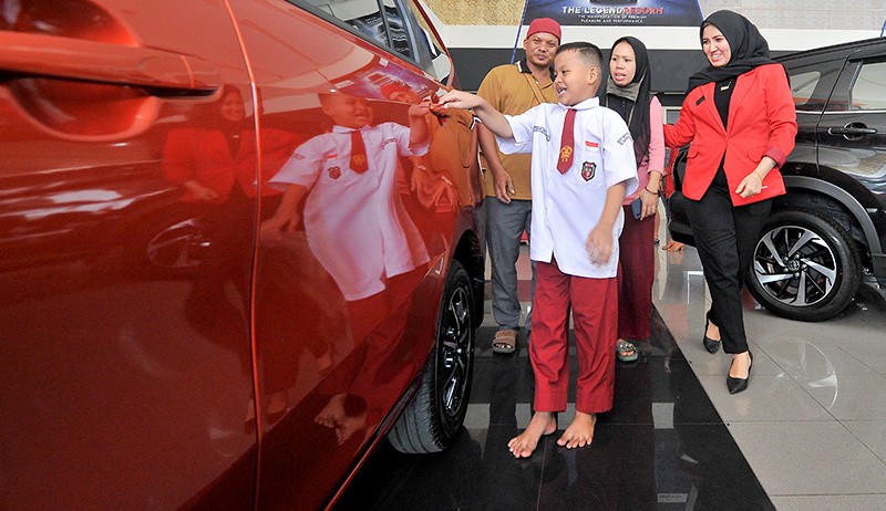 Momen Pedagang Beli Mobil dengan Uang Koin Rp1.000 Hasil Tabungan - Bagian 2