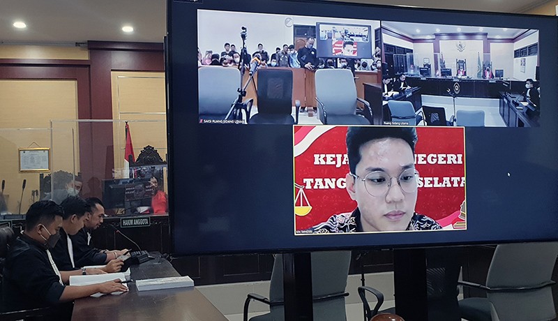 Indra Kenz Dituntut 15 Tahun Penjara - Bagian 1