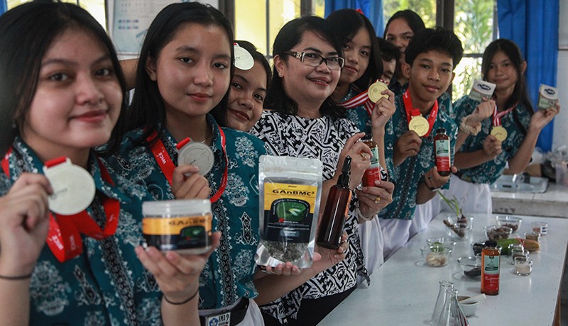 Keren, Siswa SMA Palangkaraya Sabet 2 Medali Emas WICE 2022 di Malaysia - Bagian 1