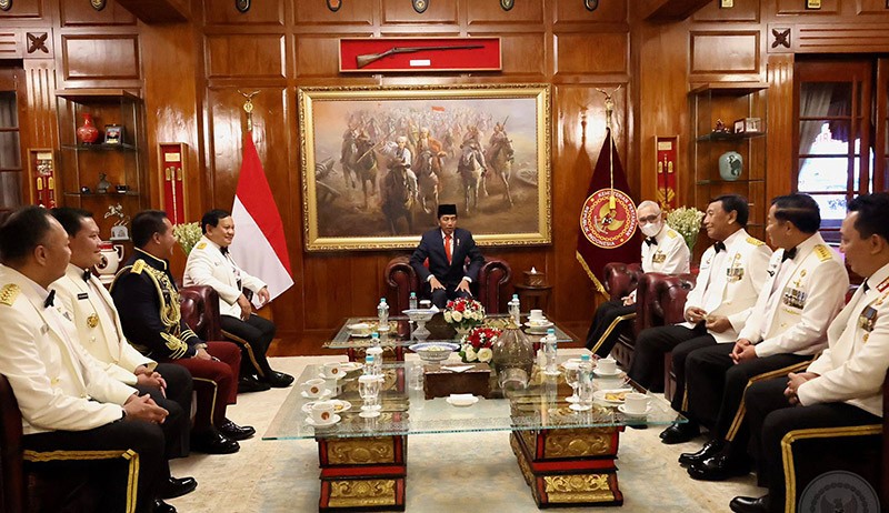 Momen Langka, Jokowi Mampir ke Ruang Kerja Prabowo Ngopi Bareng Jenderal Sesepuh TNI - Bagian 1