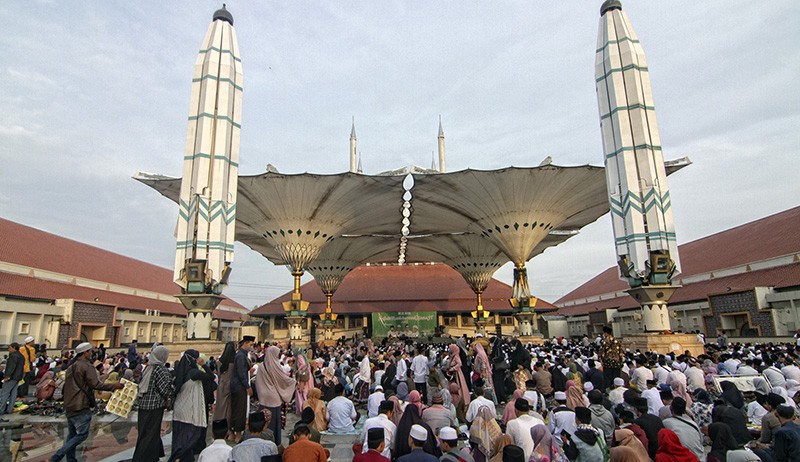 Puluhan Ribu Orang Hadiri Maulid Nabi Muhammad SAW di MAJT Semarang - Bagian 3
