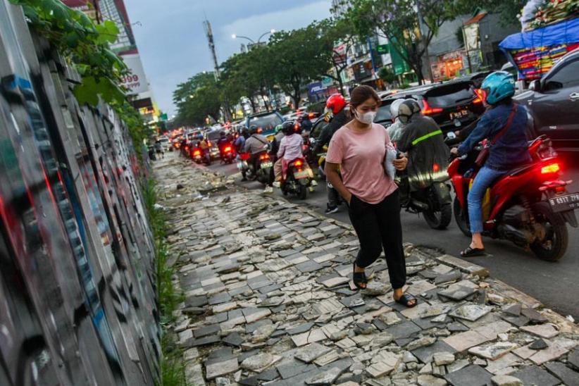 Pemkot Depok Kucurkan Dana Rp23,5 Milyar untuk Revitalisasi Trotoar di Jalan Raya Margonda  - Bagian 1