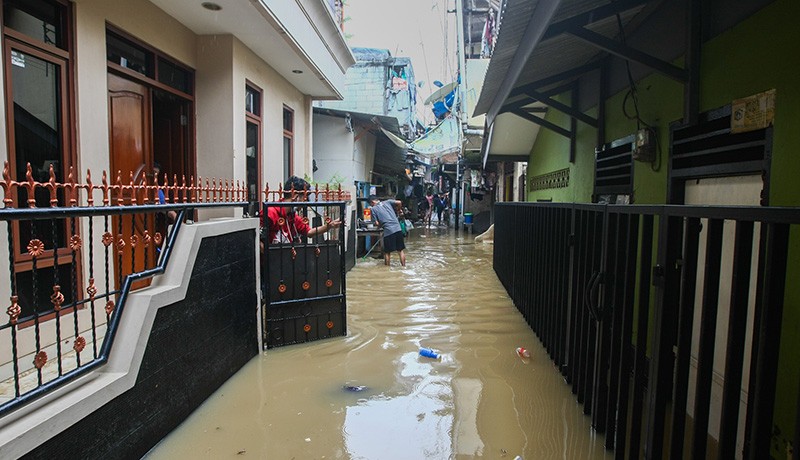 Permukiman Warga Kebon Pala Jakarta Timur Terendam Banjir Hampir 2 Meter - Bagian 3