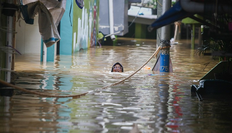 Permukiman Warga Kebon Pala Jakarta Timur Terendam Banjir Hampir 2 Meter - Bagian 1