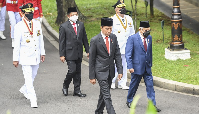 Presiden Jokowi Lantik Sri Sultan HB X sebagai Gubernur DIY - Bagian 2
