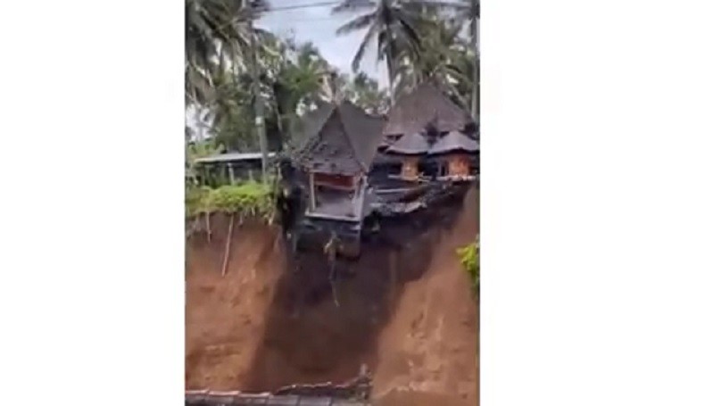 Detik-Detik Pura di Bali Longsor, Tanah Penyangga Digerus Hujan Lebat