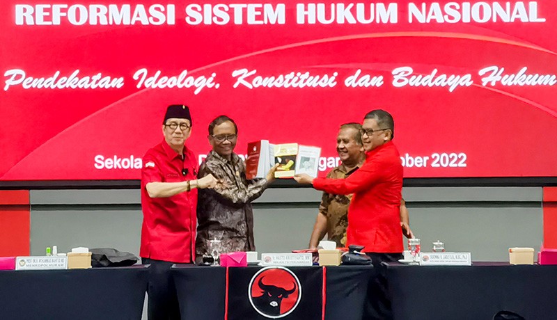 Mahfud MD Dukukung Wacana Rakyat Nyoblos Parpol Bukan Caleg - Bagian 2