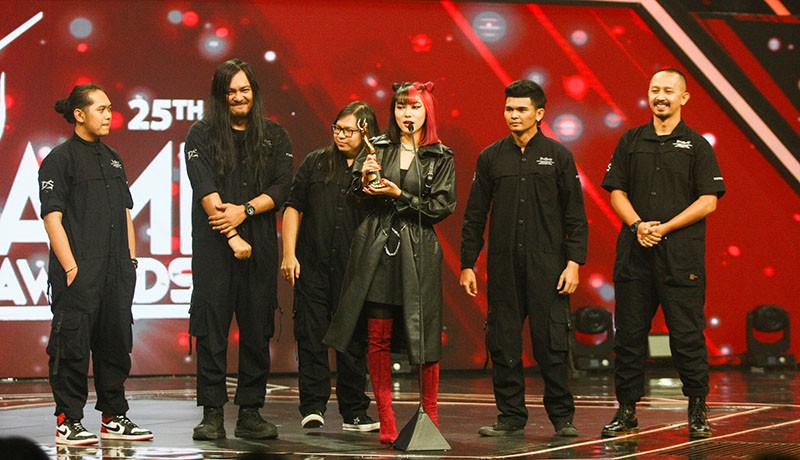 Kolaborasi Isyana dan Deadsquad Raih Penghargaan AMI Awards 2022 - Bagian 1