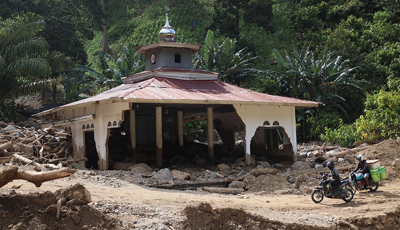 Bangunan Masjid Berdiri Kokoh usai Diterjang Material Batu Banjir Bandang - Bagian 1