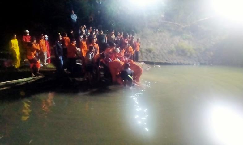 Pemancing Ini Kaget saat Menarik Kail Pancing, Mengira Dapat Ikan Ternyata Mayat Bocah