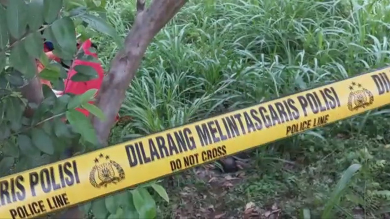 Mayat Pria di Kebun Tebu Gegerkan Warga Mojokerto, Polisi Temukan Botol Racun Babi