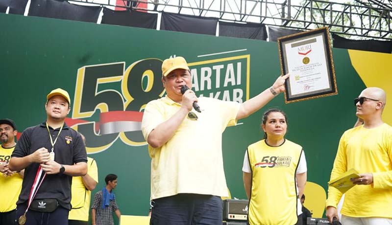 Jalan Sehat HUT ke-58 Partai Golkar Pecahkan Rekor MURI - Bagian 1