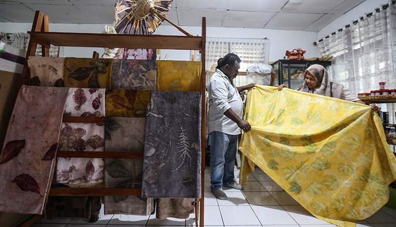 Berdayakan Difabel, UMKM Binaan Pertamina Produksi Kain Ecoprint di Ternate - Bagian 1