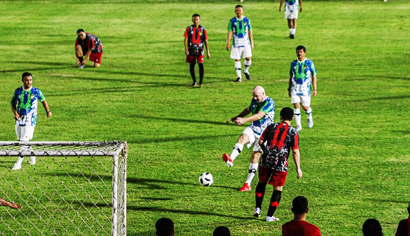 Main Sepak Bola dengan Pengurus PSSI, Presiden FIFA Gianni Infantino Cetak 2 Gol - Bagian 2