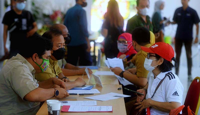 Warga Berdatangan ke Posko Pengaduan Masyarakat di Balai Kota DKI Jakarta - Bagian 1