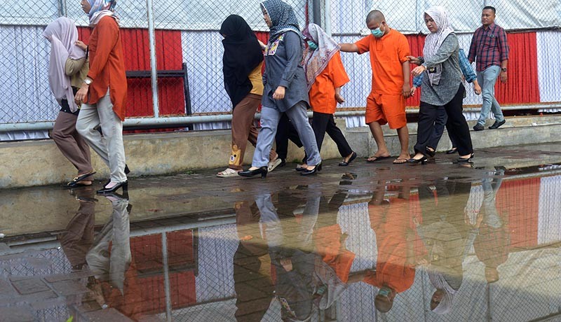 Kasus Prostitusi Online di Aceh, Muncikari dan PSK Terancam 100 Kali Hukuman Cambuk - Bagian 1