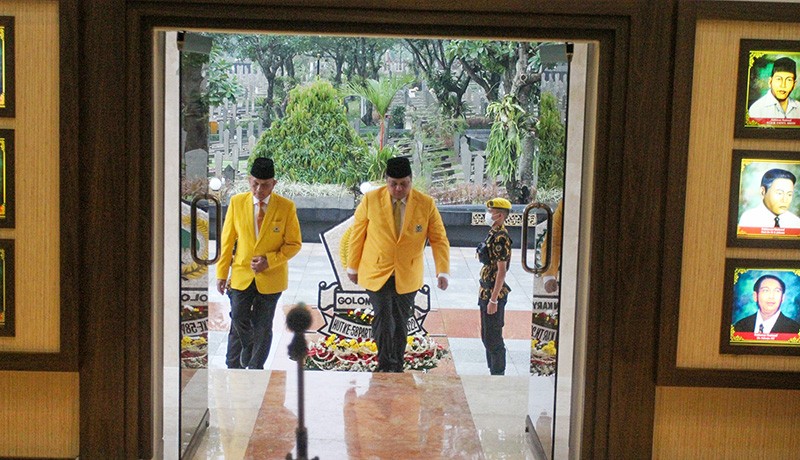 HUT ke-58, Partai Golkar Ziarah ke Taman Makam Pahlawan - Bagian 1