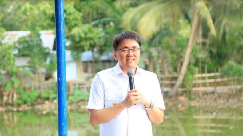 Pemerintah Lepas Bibit Ikan di Perairan Umum Manado untuk Pelestarian