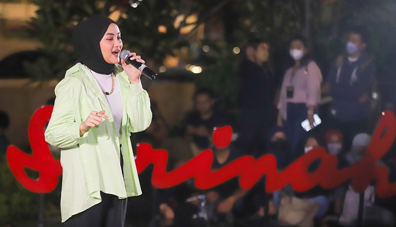 Eltasya Natasha Bawakan Lagu On My Way di Anjungan Sarinah - Bagian 1