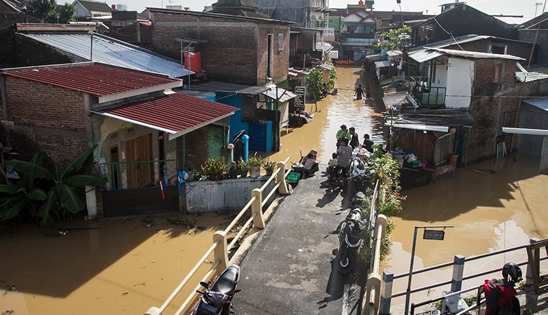 Sungai Bengawan Solo Meluap, Permukiman Warga Pucang Sawit Terendam Banjir - Bagian 1