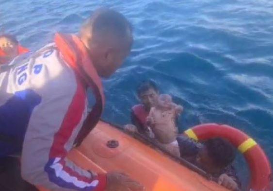Dramatis, Tim SAR Evakuasi Bayi Korban Kapal Cantika Express Terbakar di Naikliu Kupang