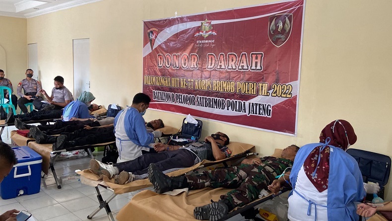 Ratusan Peserta Ikuti Donor Darah HUT Korps Brimob di Pekalongan