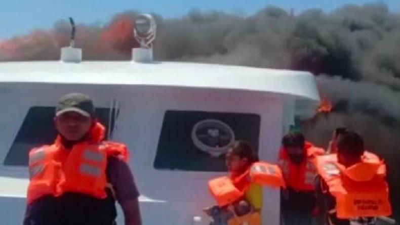 Kapal Cantika 77 Terbakar di Perairan NTT, Nelayan Bantu Evakuasi Penumpang