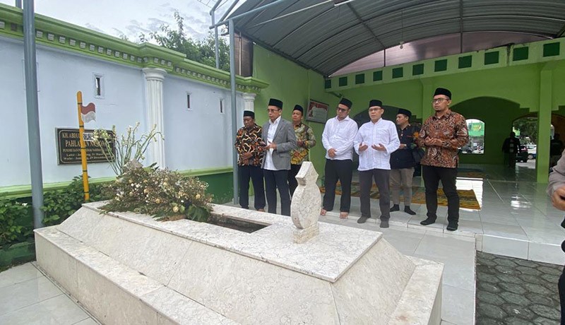 TGB Zainul Majdi Silaturahmi ke Ponpes Bahrul Ulum Tambak Beras - Bagian 3