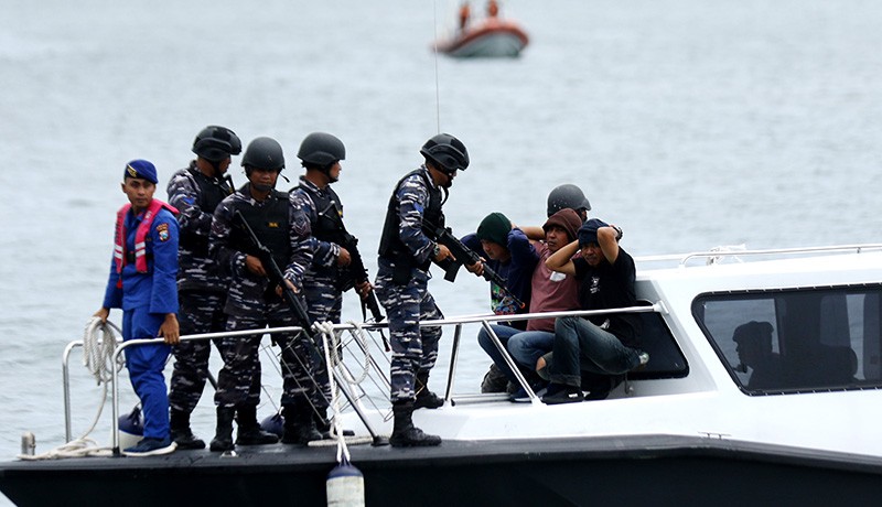 Foto-Foto TNI AL Serbu Kapal yang Dibajak di Perairan Selat Bali - Bagian 4
