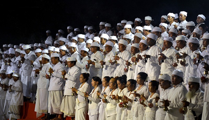 150.000 Umat Hindu Doa Bersama untuk Kelancaran KTT G20 di Bali - Bagian 1