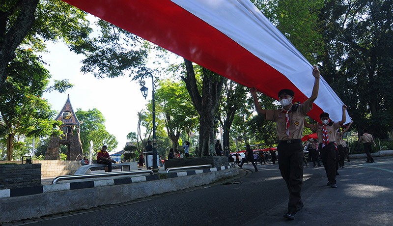 Pelajar Bentangkan Kain Merah Putih 1.000 Meter Peringati Hari Sumpah Pemuda - Bagian 3