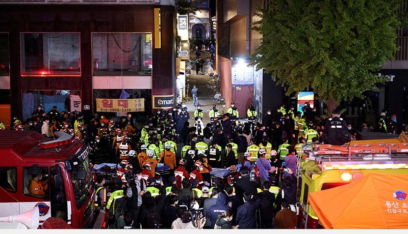 Foto-Foto Tragedi Halloween, 149 Orang Tewas Berdesakan di Gang Sempit Seoul - Bagian 6