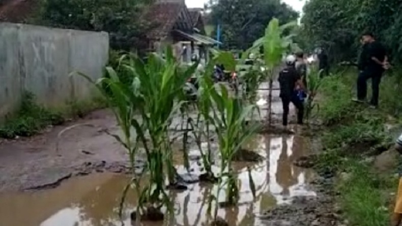 Marak Aksi Protes Jalan Rusak, Anggota DPRD Jabar Sebut Pemda KBB Tak Kreatif