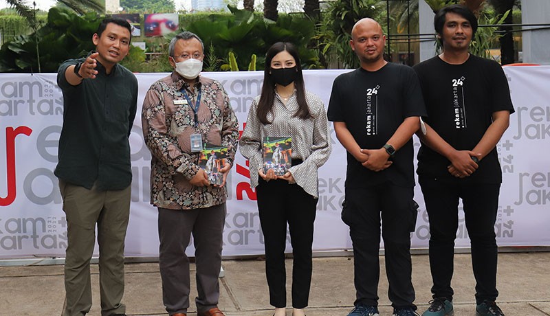 Wamenparekraf Angela Tanoesoedibjo Tinjau Pameran Foto Rekam Jakarta 24+ - Bagian 5