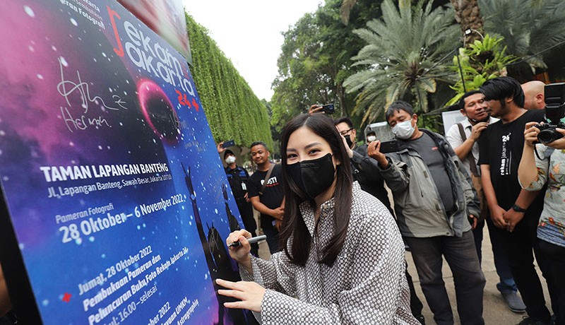 Wamenparekraf Angela Tanoesoedibjo Tinjau Pameran Foto Rekam Jakarta 24+ - Bagian 4