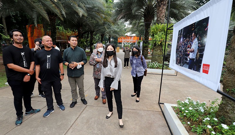 Wamenparekraf Angela Tanoesoedibjo Tinjau Pameran Foto Rekam Jakarta 24+ - Bagian 1