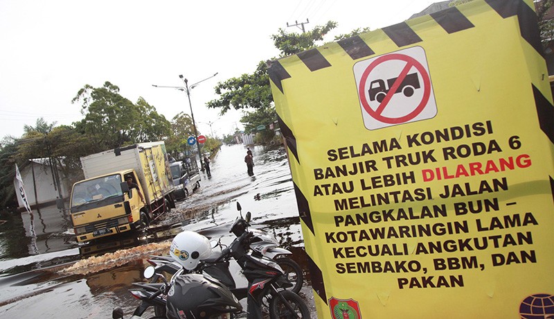 Dampak Banjir Sebulan, Akses Jalan Kotawaringin Barat Putus - Bagian 1