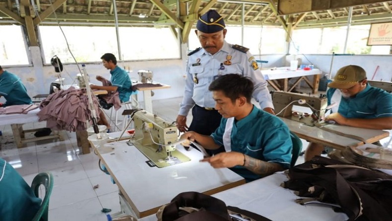 Warga Binaan Penghuni Lapas Pekalongan Dilatih Menjahit, Ini Tujuannya