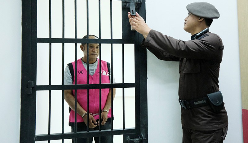 Tampang Buronan Kasus Korupsi di Balik Sel usai Ditangkap Tim Tabur Kejaksaan - Bagian 1