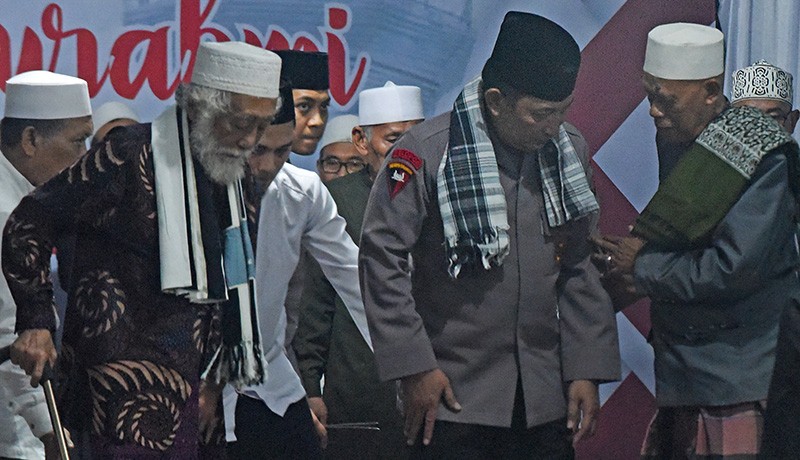 Pakai Peci, Kapolri Hadiri Doa Keselamatan Bangsa Bersama Ulama Banten - Bagian 1