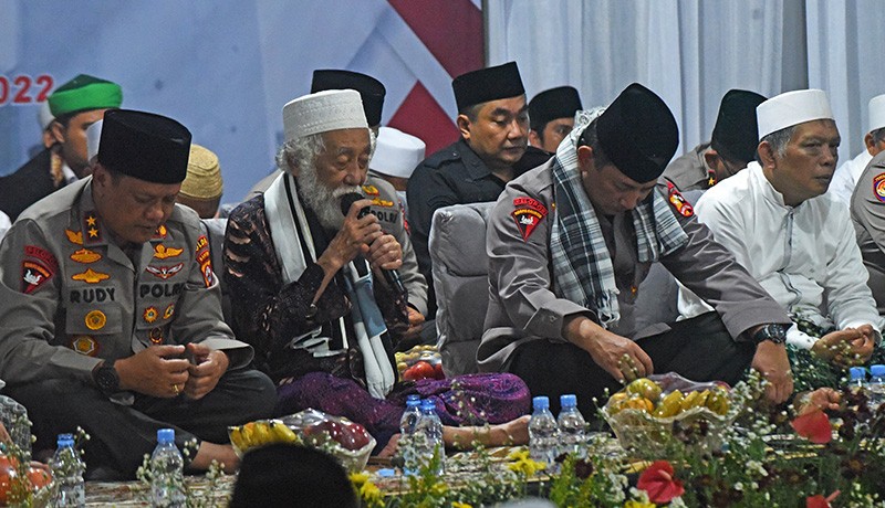 Pakai Peci, Kapolri Hadiri Doa Keselamatan Bangsa Bersama Ulama Banten - Bagian 2